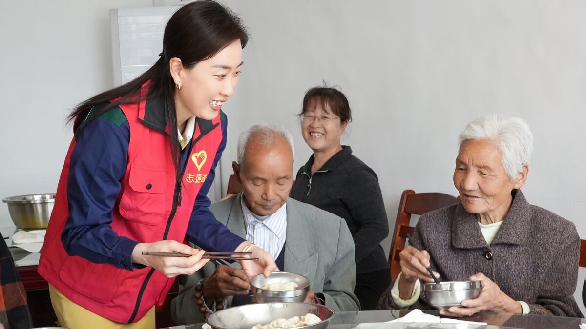 A Warm Mother’s Day with the Local Community
