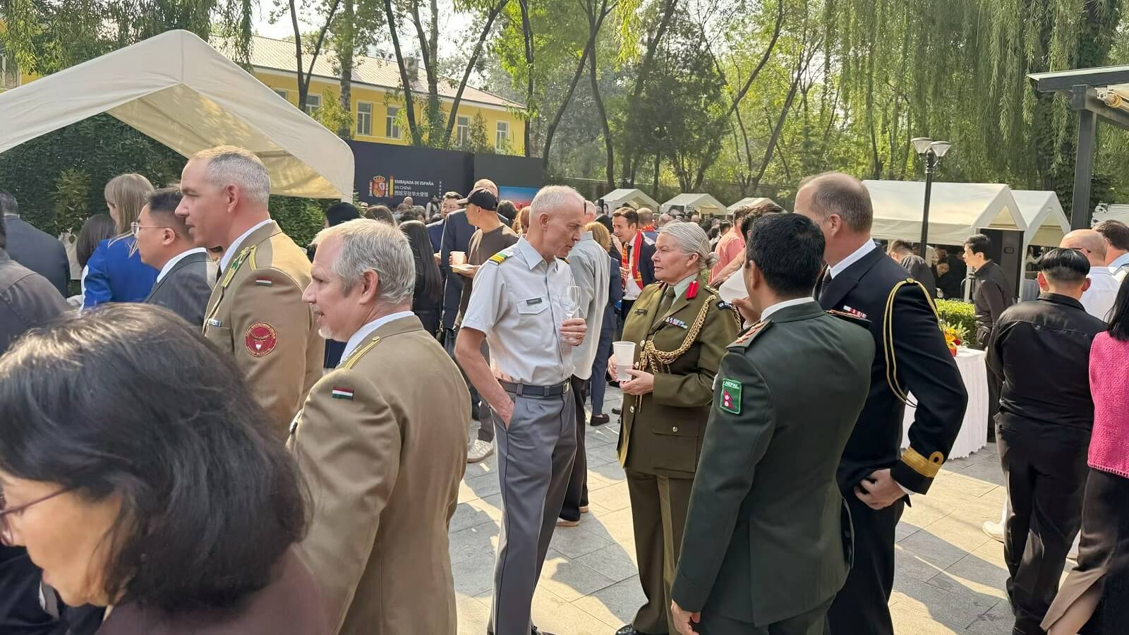 Iraeta Attends Spanish National Day Reception in Beijing